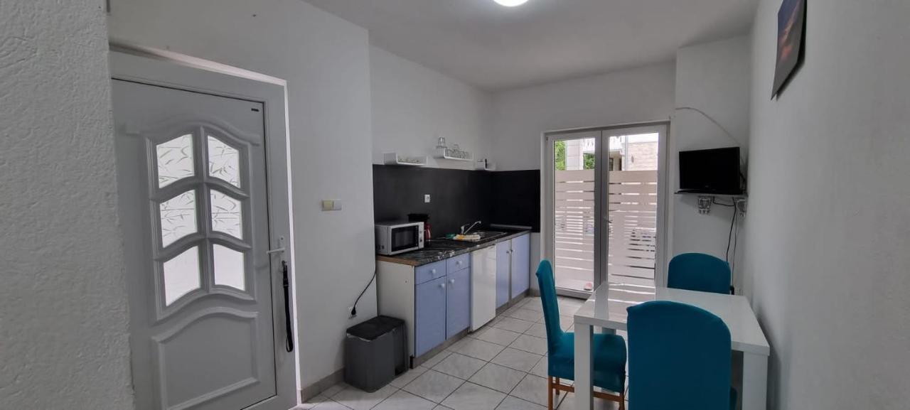 Apartments La Playa Pula Exterior photo