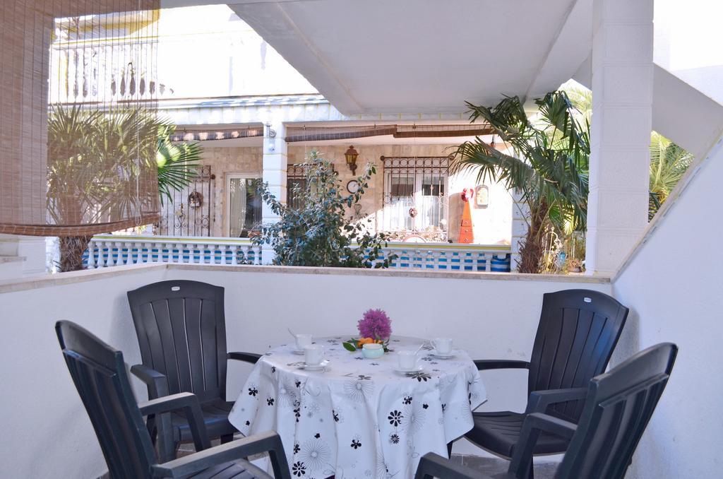 Apartments La Playa Pula Exterior photo